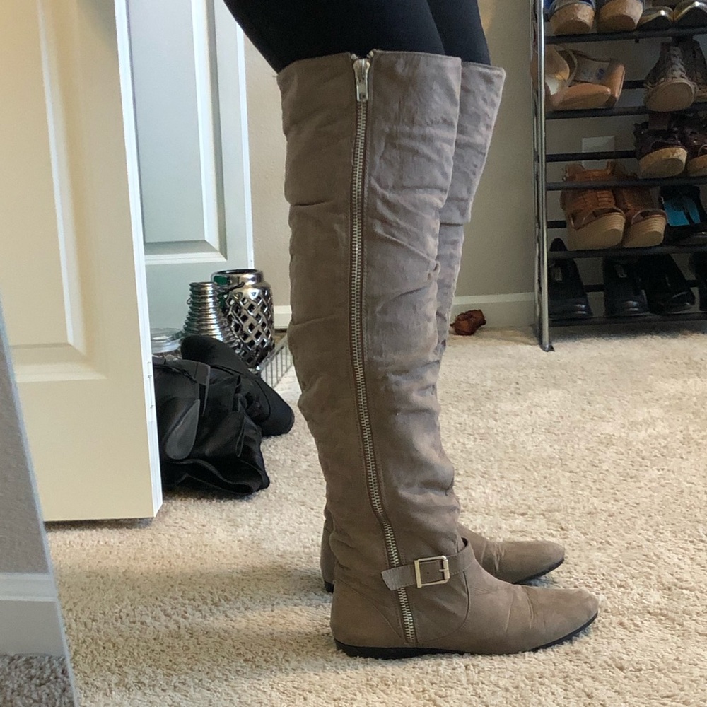 Size 9 beige boots from Just fab